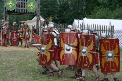 800Px-Roman Legion At Attack 3