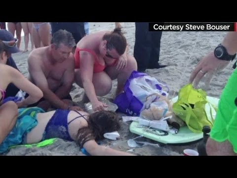 How beachgoers helped save two shark attack victims
