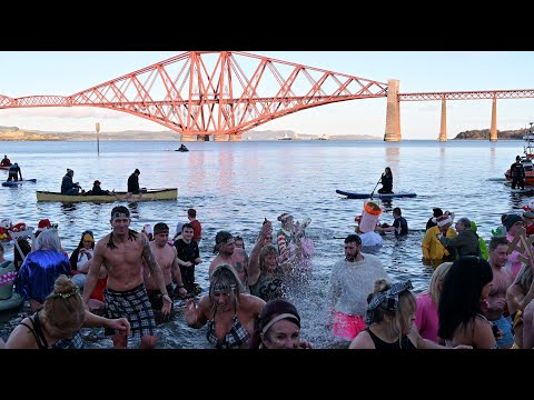 Scotland Braves Freezing water to Loony Dook 2024