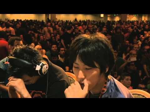 Momochi (ももち) Vs Gamerbee (ゲマビ) | Broken Razer Arcade Stick (Last Rounds) | Finals | EVO 2015