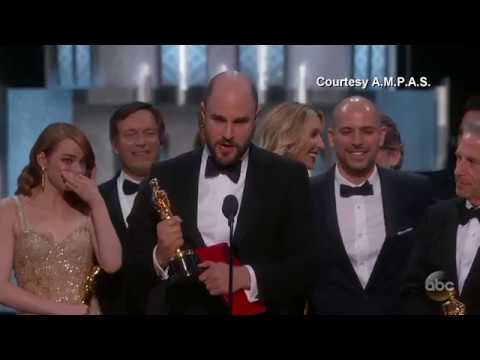 &#039;Moonlight&#039; or &#039;La La Land&#039;? Best Picture Mix-up at Oscars