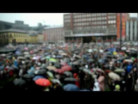 40.000 sings &quot;Children Of The Rainbow&quot; in Oslo