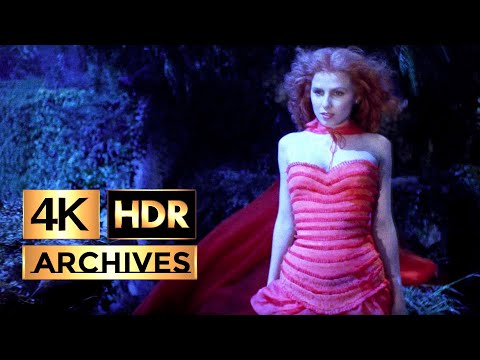 Bram Stoker&#039;s Dracula [ 4K - HDR ] - Dracula Bites Lucy The First Time - Rain Scene (1992)