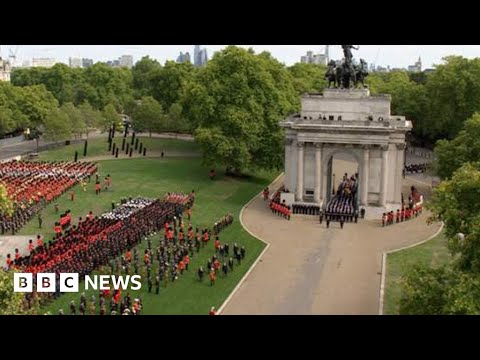 Queen Elizabeth II’s coffin leaves London for Windsor Castle - BBC News