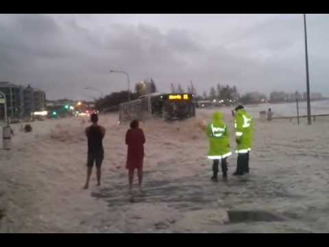 ORIGINAL Sunshine Coast Floods 27/1/2013 .....police get the surprise of a life time