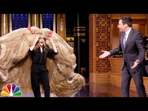 Drew Barrymore Attempts to Break Guinness World Records