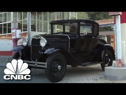 Jay Leno’s Garage: Gangster John Dillinger’s Letter Put The Ford V8 On The Map | CNBC Prime