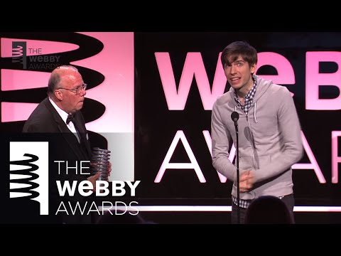 David Karp presents Steve Wilhite with the 2013 Lifetime Achievement Award at the 17th Annual Webbys