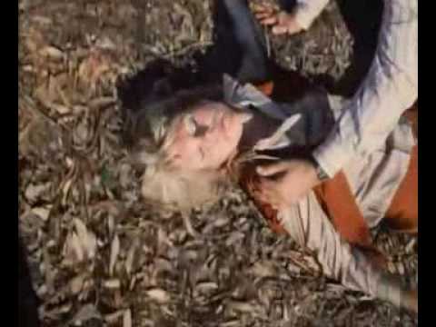 Tarantulas the deadly cargo (1977) - Penelope Windust - dead