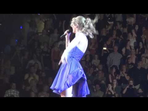 Taylor Swift Upskirt Wardrobe Malfunction In 1080p HD ツ