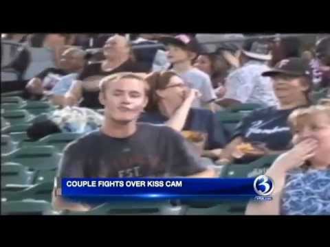 Kiss Cam catches epic fight between couple CALİFORNİA