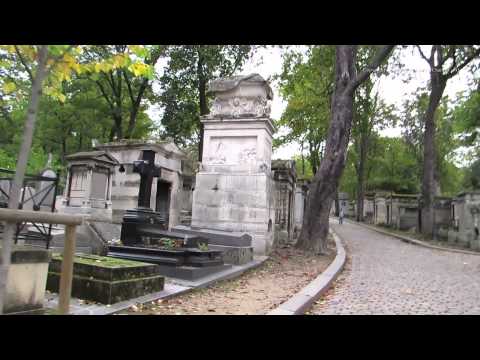 Walk to Jim Morrison&#039;s Grave at Père Lachaise Cemetery in Paris On a cloudy day 1