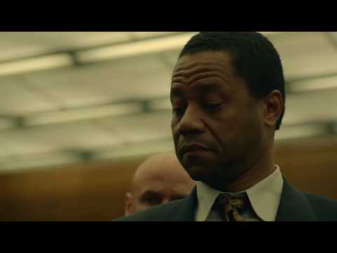 O J Simpson tries on the gloves | American Crime Story