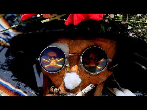 Bolivians pay homage to family skulls