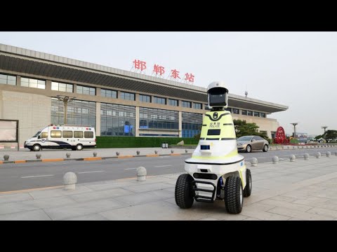 &#039;Robot traffic police&#039; put on duty in north China| CCTV English