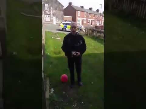 Police woman tells dad he can&#039;t play in his garden - Coronavirus UK