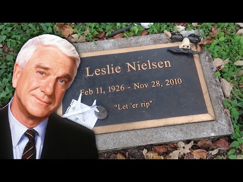 Top 10 Weirdest Celebrity Tombstones - 27