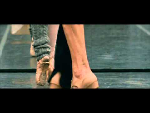 BLACK SWAN Featurette: Natalie Portman&#039;s Training