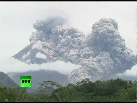 Video of new powerful Merapi volcano eruption in Indonesia