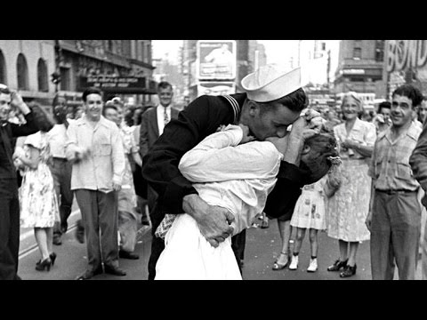 10 Real Life  Romantic Love Stories from World War II - 10