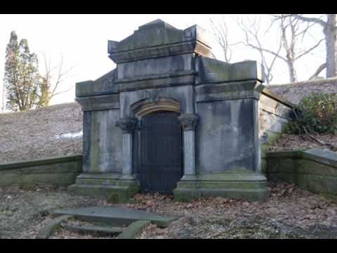 Tales of the Vampire&#039;s Crypt of Erie Cemetery