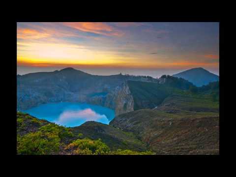 kelimutu lakes : can change any color