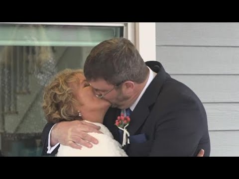 Northeast Harbor couple says &quot;I Do&quot; in a drive-thru wedding at their local bank