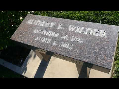 Top 10 Weirdest Celebrity Tombstones - 8