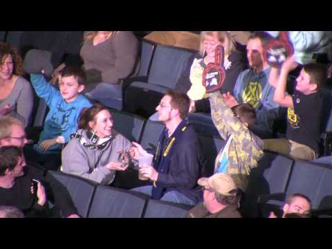 Girl proposes to boyfriend during Kiss Cam