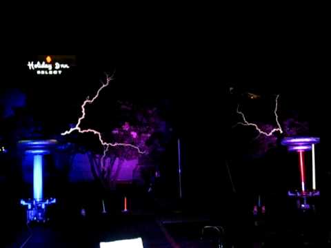 Masters of Lightning Play Ghostbusters With Musical Tesla Coils @ Duckon 2009