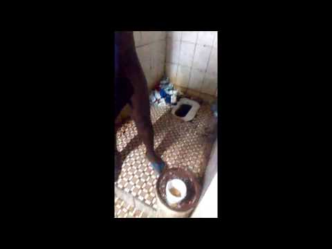 A l&#039;intérieur de la prison centrale de Yaoundé, les détenus filment leur quotidien