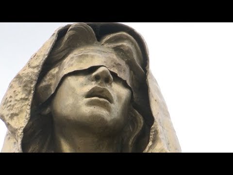 Top 10 Times The Statues Came Tumbling Down - 33