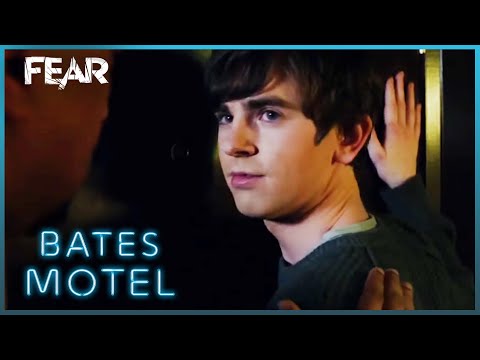 Norman Becomes &#039;Mother&#039; During Therapy | Bates Motel