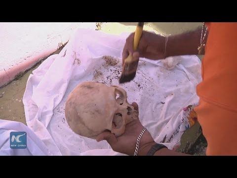 Creepy tradition: Mexicans help dead relatives clean bones on the Day of the Dead