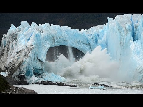 Perito Moreno Glacier ice bridge collapses into lake in Argentina