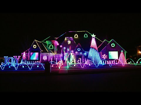 Miranda Family Dazzles with Sychronized Lights - The Great Christmas Light Fight