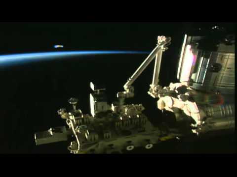 NASA Forgets To Cut Video Feed - Huge UFO Broadcast Live From ISS - 4/5/2016