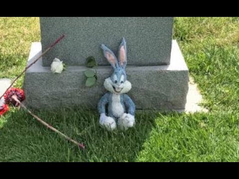 Top 10 Weirdest Celebrity Tombstones - 99