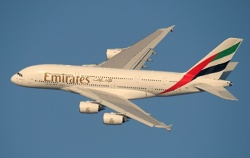 Airbus-A380-Emirates-Airlines-Flug-Dubai-Burj-Al-Arab-Munk