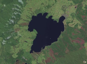 800Px-Lake Taupo Landsat