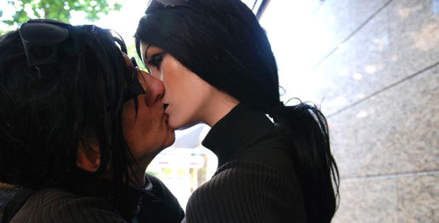 10 More Truly Bizarre Relationships - Vimarsana News
