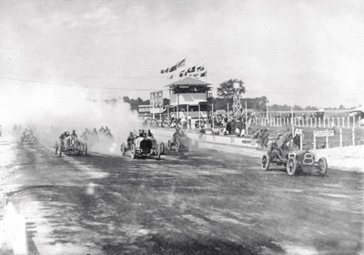 Start-Of-1909-Wheeler-Schebler-Trophy-Race