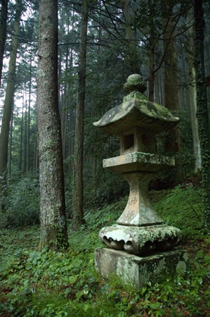 Mountain-Shrine-Lantern