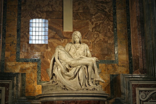 800Px-Michelangelo's Pieta 5450