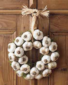 Garlic-Wreath-On-The-Door