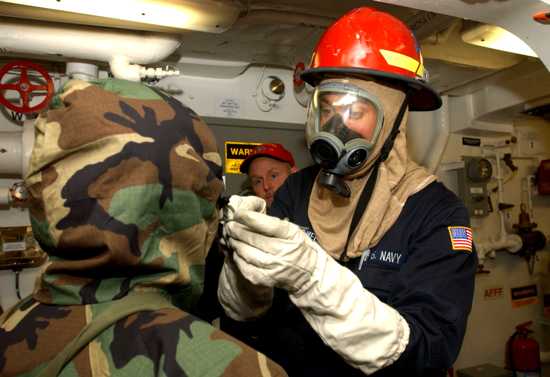 Us Navy 030302-N-6077T-002 Chemical, Biological Warfare Training Aboard Uss Higgins Ddg 76