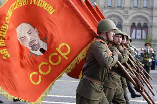 Soviet Union Soldiers-Lenin Flag