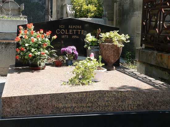 Top 10 Fascinating Graves in P re Lachaise - 70