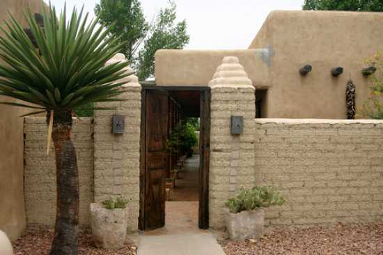 Entrance-To-Traditional-Adobe-House-Texas-Tx429