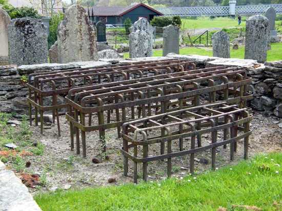 Top 10 Creepiest Graves Listverse